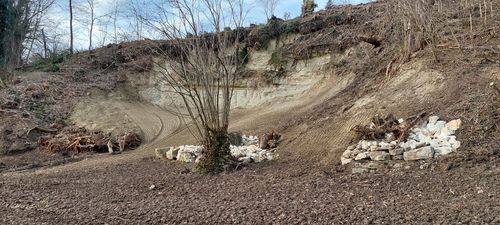 Kleine Sandgrube frisch ausgebaggert